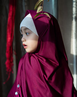 Portrait of a happy muslim toddler girl with hijab. natural light, selective focus.