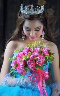 Bride holding bouquet