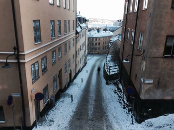 Narrow alley in city