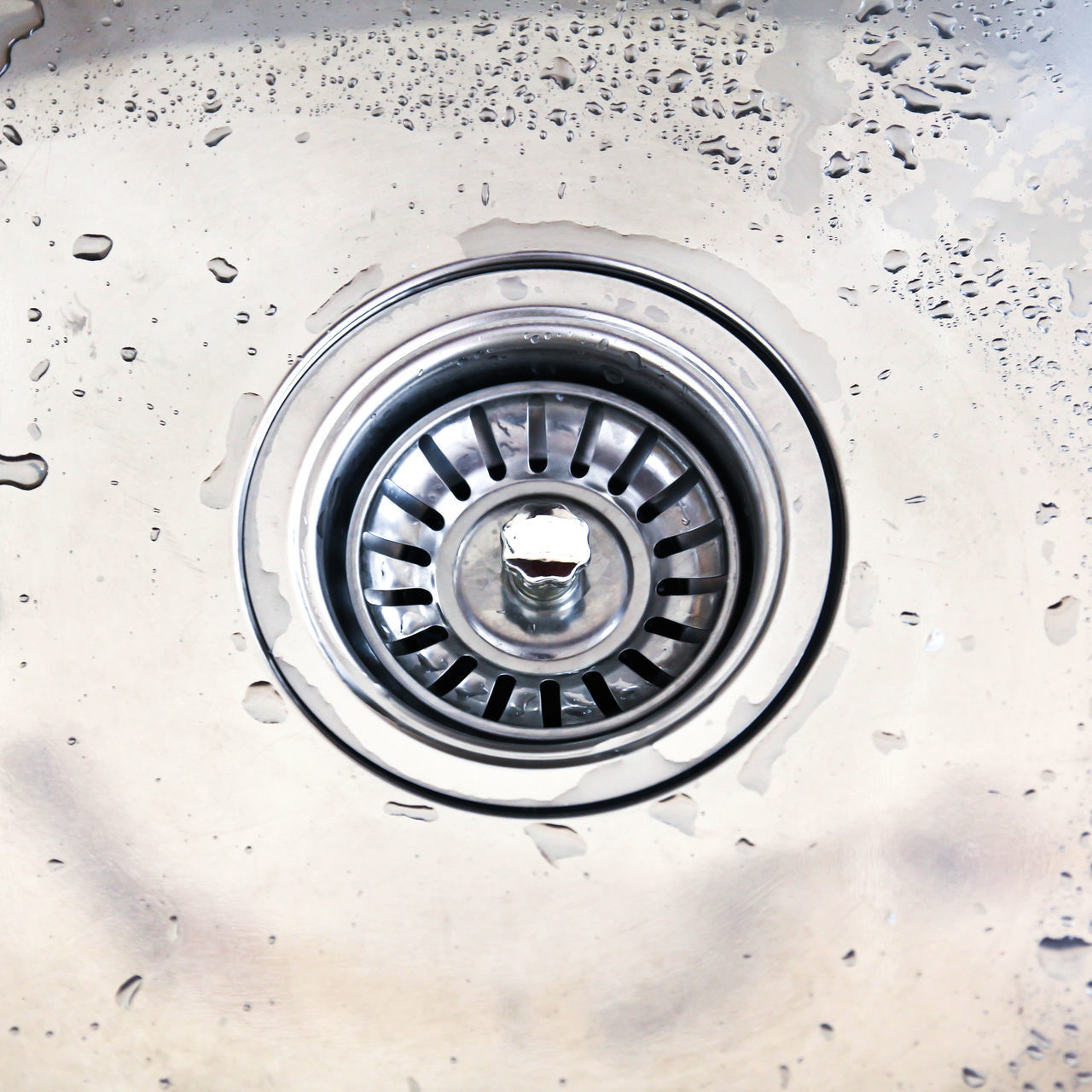 CLOSE-UP OF WATER DROPS ON GLASS