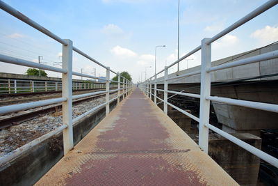 Side walkway of which is a bridge constructed from steel structures is a bridge for the railway