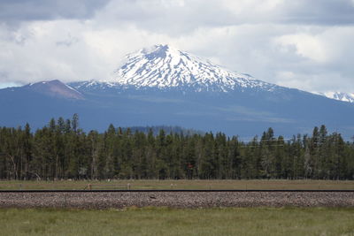 Spark lake and mount bachelor near bend oregon