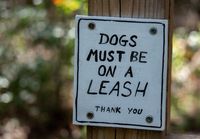 Dogs must be on a leash sign