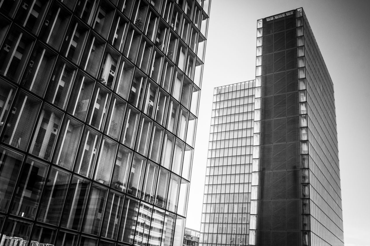 LOW ANGLE VIEW OF SKYSCRAPER AGAINST SKY