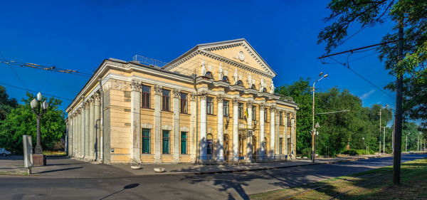 Dnipro, ukraine 07.18.2020. gorky theatre of russian drama on a sunny summer morning