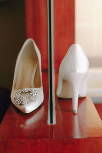 Close-up of white roses on table in restaurant