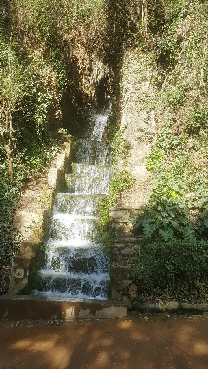 HIGH ANGLE VIEW OF WATER FLOWING THROUGH ROCKS