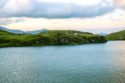 Sunrise on fagaras high mountain ridge. romanian mountain landscape with high peaks over 2200m