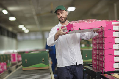 Worker packing apple boxes
