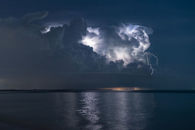 Storm clouds and a lightning storm roll through st. petersburg, fl