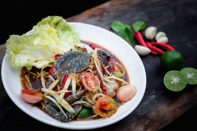 Papaya salad with crab