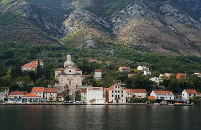 Buildings in town with mountain in background