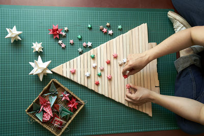 Creating christmas tree with origami ornaments