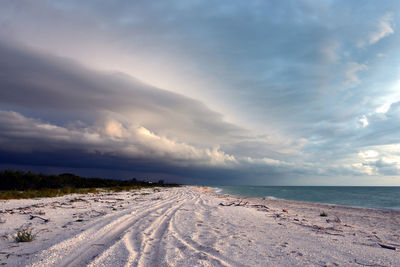 Stormy clouds over white sand beach in celestún, yucatán, méxico.