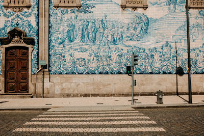 Graffiti on wall of building