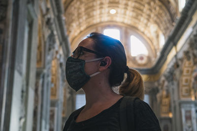 Portrait of young woman wearing sunglasses