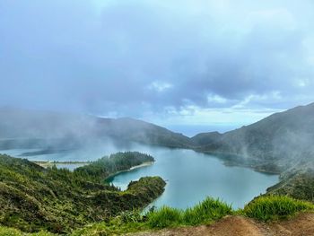 Panoramic view of lake and mountains against sky