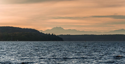 A view of the puget sound and mountains covered with haze.