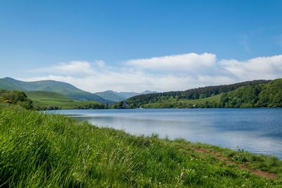 Hiking around lake guéry