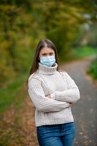 Portrait of young woman in autumn leaf outdoors