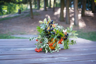 Simple autumn colors bouquet bouquet. seasonal decorations.