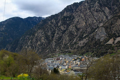 Town by mountains against sky