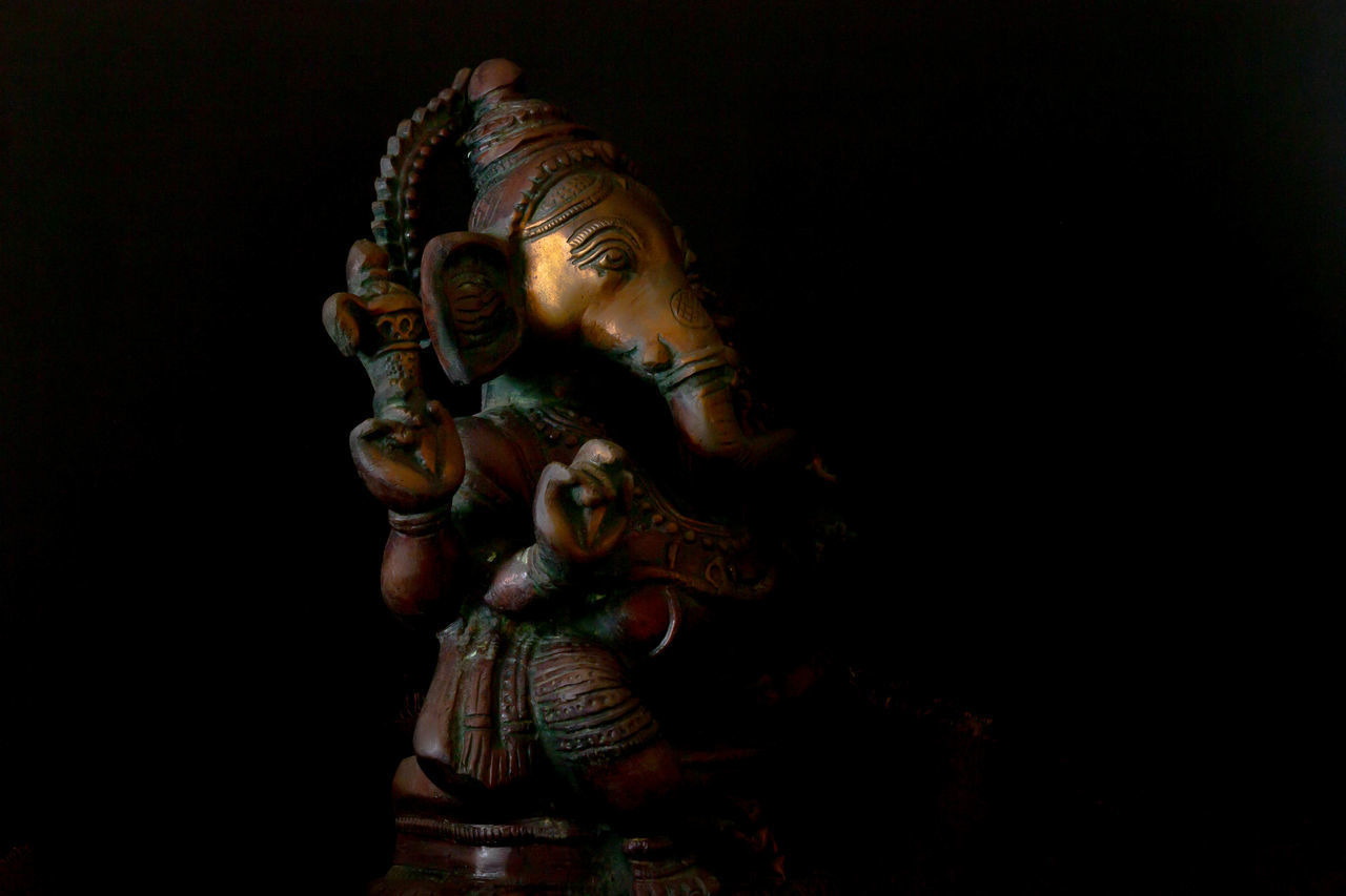 CLOSE-UP OF BUDDHA STATUE