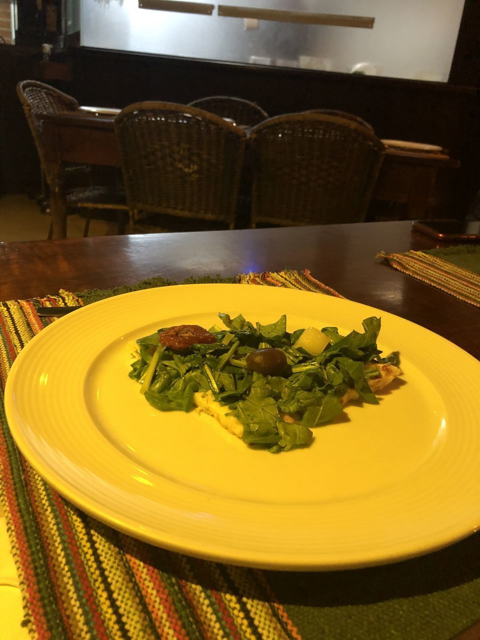 HIGH ANGLE VIEW OF FOOD ON TABLE