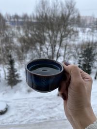 Cropped hand of woman holding coffee