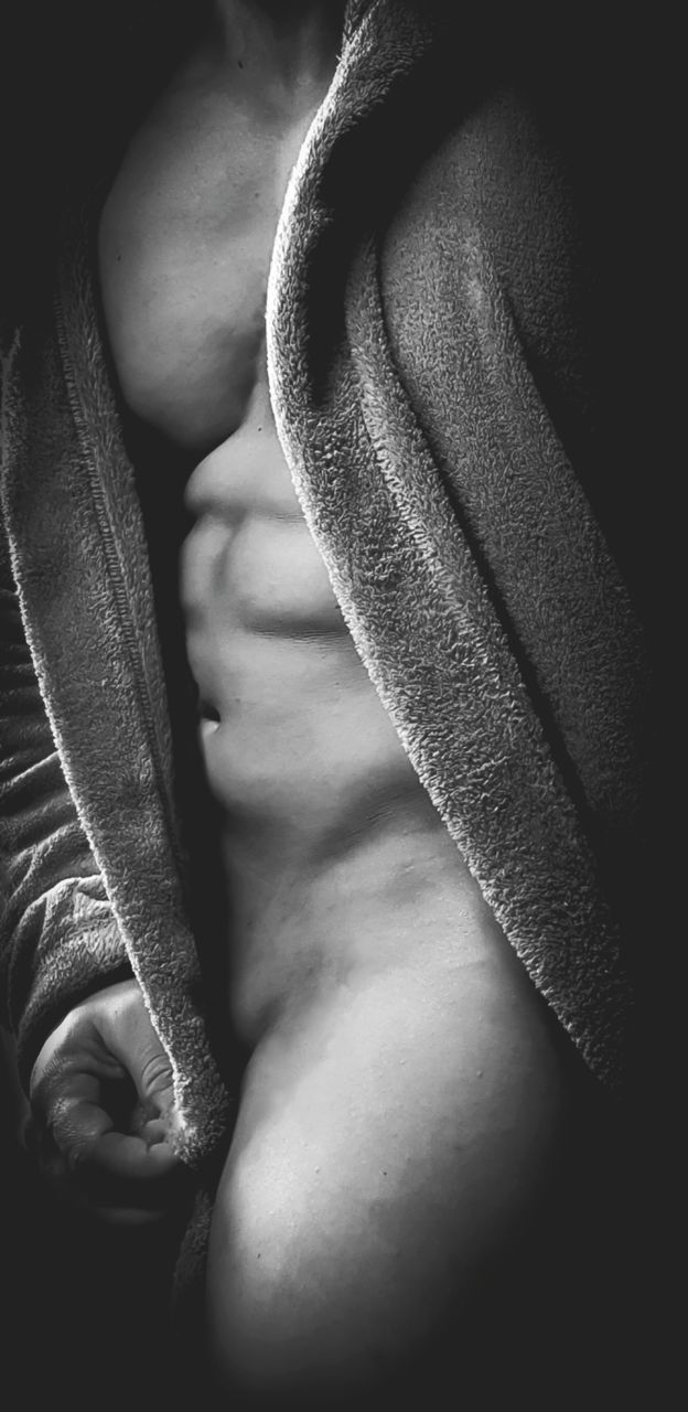 one person, indoors, real people, human body part, lifestyles, midsection, close-up, body part, hand, adult, shirtless, relaxation, skin, human skin, men, human hand, muscular build, chest