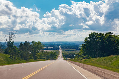 Beautiful landscape midday view of canadian ontario country side road with cars traffic during sunny 