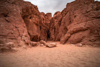 Rock formations in the desert of timna, eilat, israel. view of the red mountain passage 