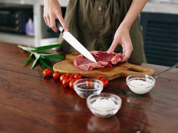 Midsection of woman preparing food on table