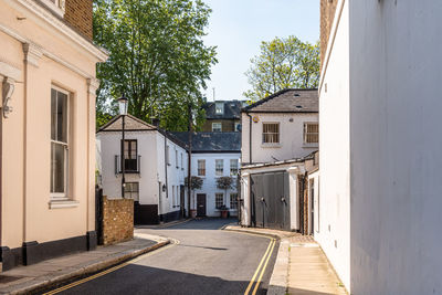 Townhouses in alley in notting hill, a district in kensington and chelsea, england, uk