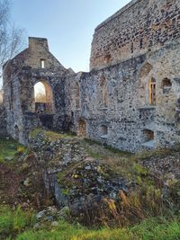 Old ruin building against sky