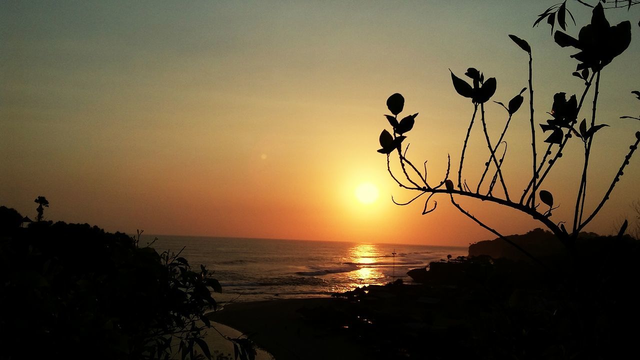 horizon over water, sunset, sea, sun, water, scenics, tranquil scene, tranquility, beauty in nature, silhouette, orange color, beach, idyllic, nature, sky, shore, reflection, sunlight, clear sky, outdoors