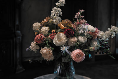 Close-up of rose bouquet in vase on table