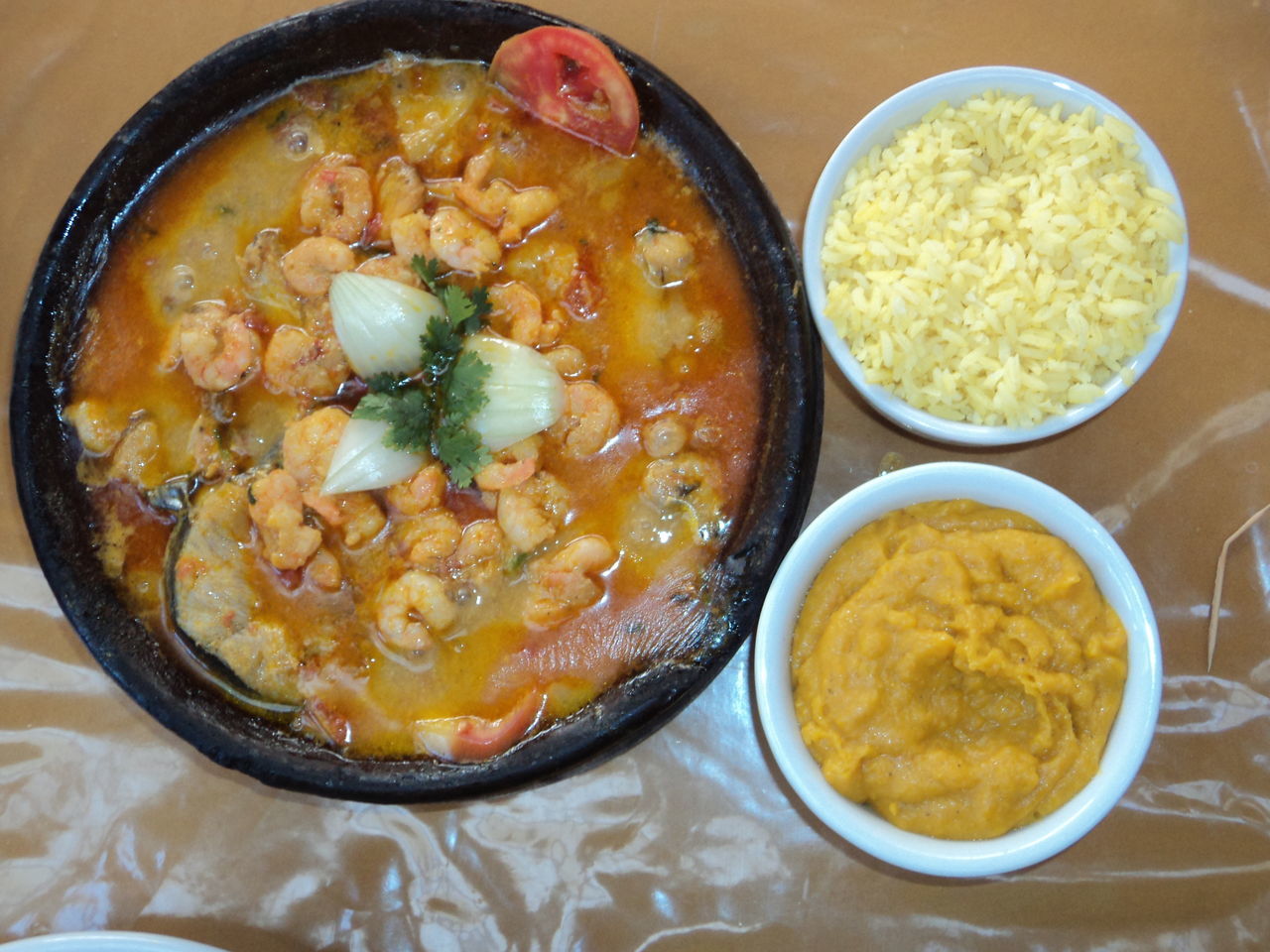 HIGH ANGLE VIEW OF FOOD IN BOWL