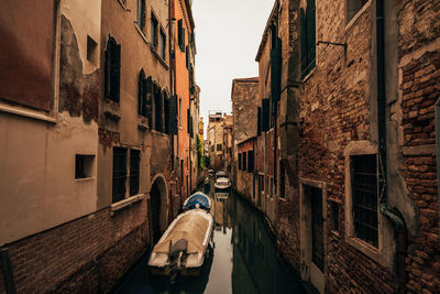 Narrow alley amidst buildings in city