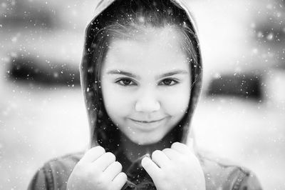 Portrait of a smiling young woman during winter