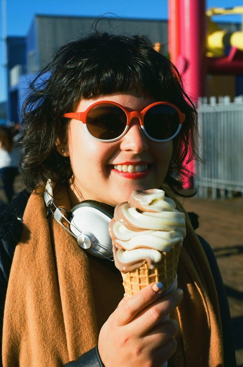 sunglasses, person, lifestyles, looking at camera, portrait, leisure activity, young adult, front view, focus on foreground, headshot, smiling, casual clothing, eyeglasses, holding, head and shoulders, young women, car