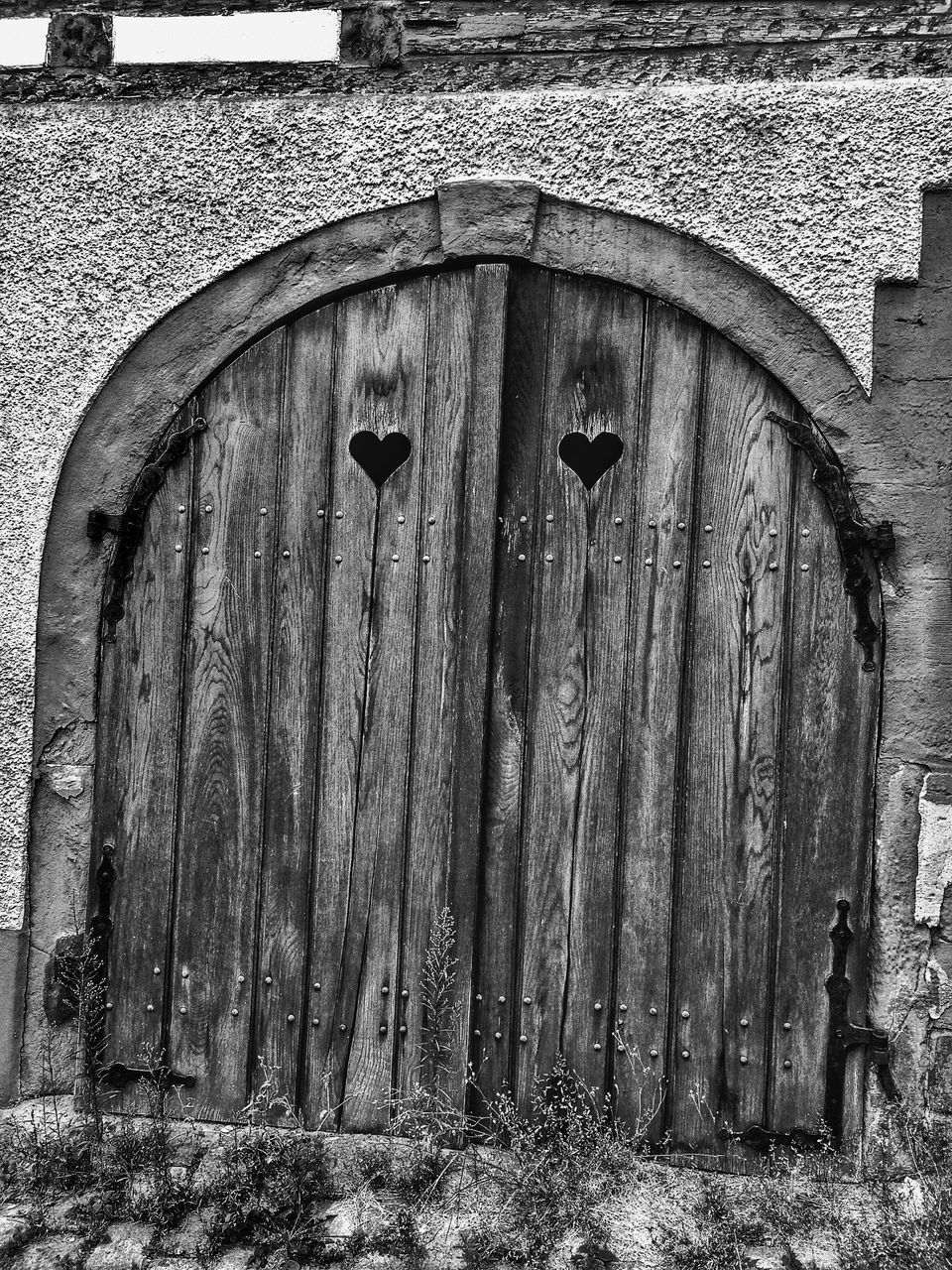 architecture, closed, built structure, door, safety, textured, protection, wood - material, arch, building exterior, entrance, wooden, outdoors, history, weathered, front door, obsolete, entryway, day, past