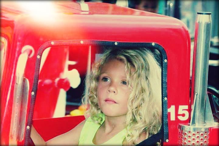 childhood, person, elementary age, red, portrait, looking at camera, boys, lifestyles, cute, front view, leisure activity, headshot, girls, smiling, innocence, focus on foreground, car, happiness