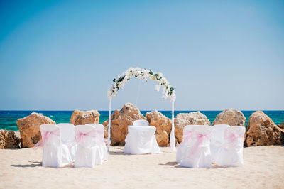 Wedding decoration by rocks at beach