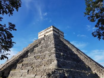 Low angle view of chichen itza pyramid against sky