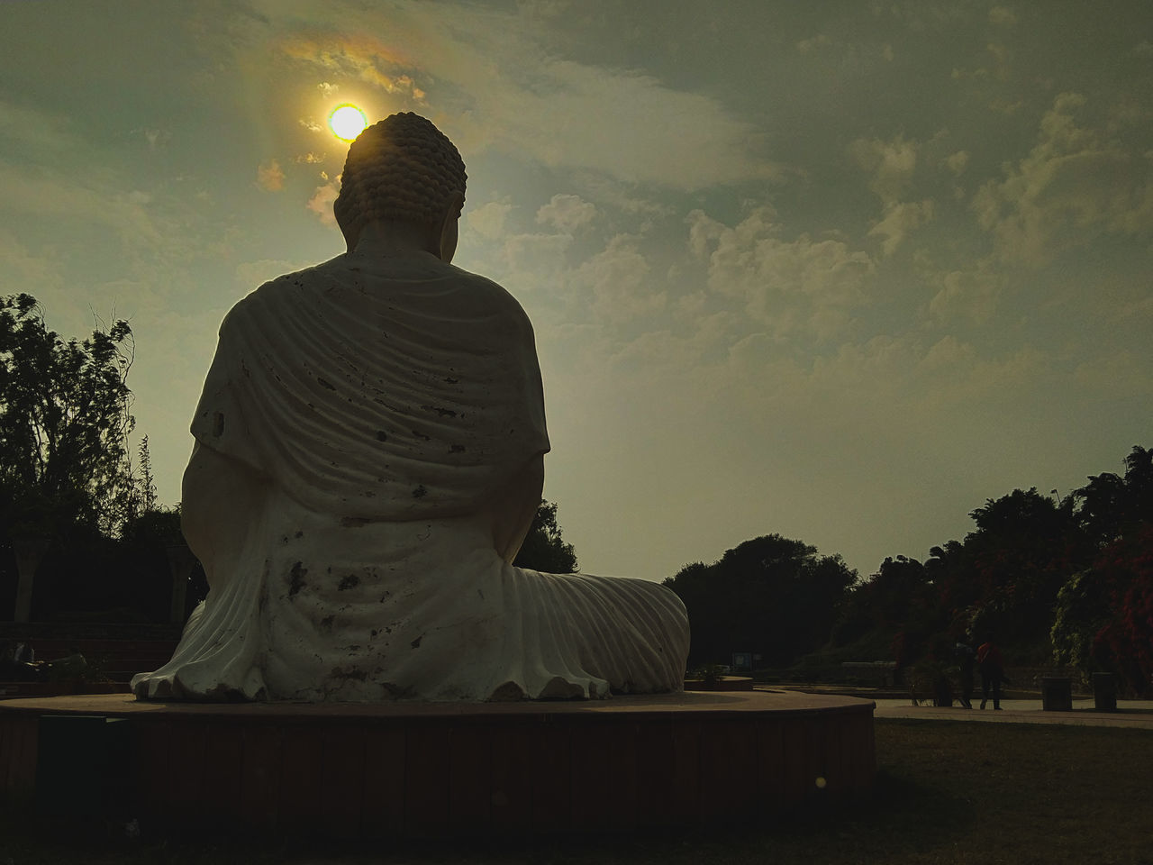 REAR VIEW OF STATUE AGAINST SKY DURING SUNSET