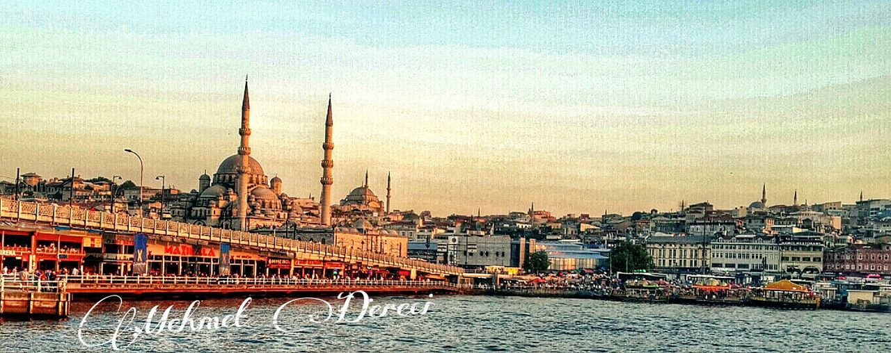 VIEW OF CITY AT WATERFRONT