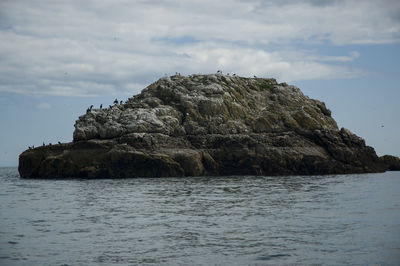 Below the hilly headland at the northern boundary of dublin bay lies the fishing village of howth