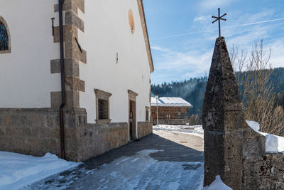 Historic village of sauris di sotto in the snow. winter dream. italy