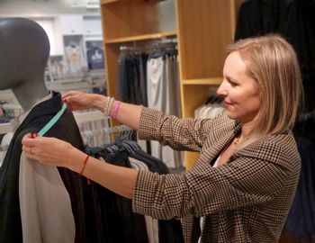 Personal shopper measures clothes in store